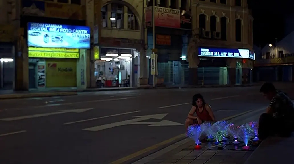 早安🌞“我想躺在你的臂弯。”——《黑眼圈》蔡明亮（2006）