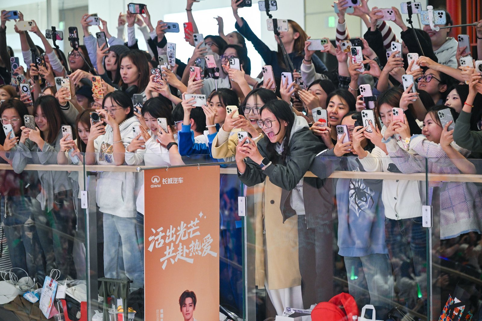 欧拉5正式开启预售，价格区间10.98万-14.28万元。设计上延续了自然美学风