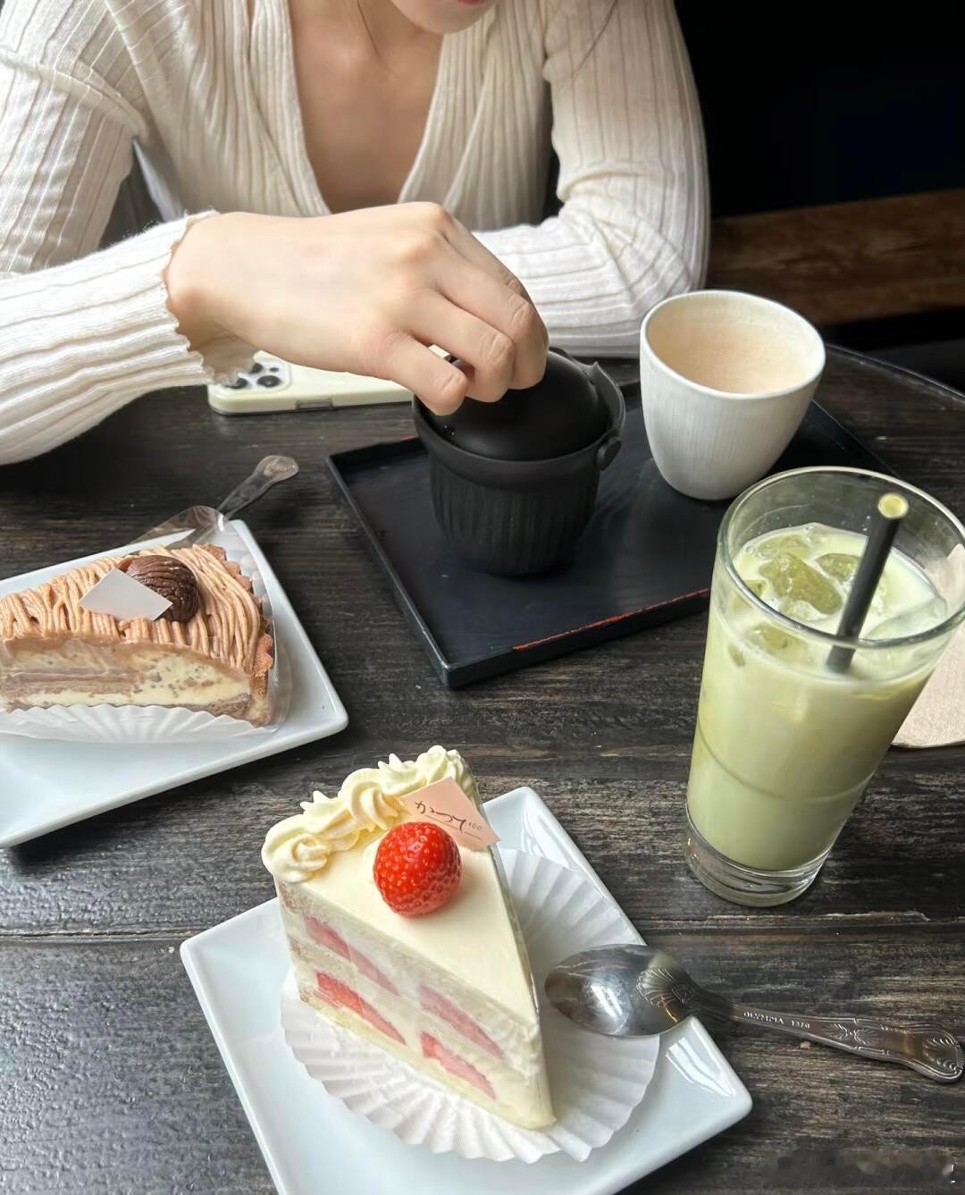 两位女生的下午茶🙆 