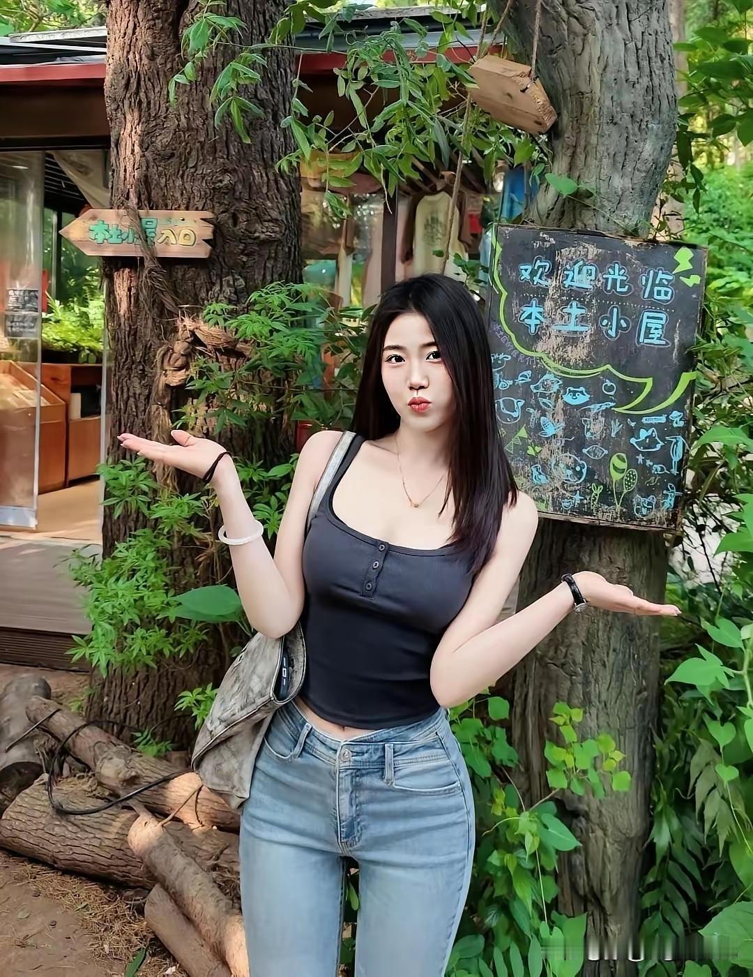 元气少女漫步很惬意