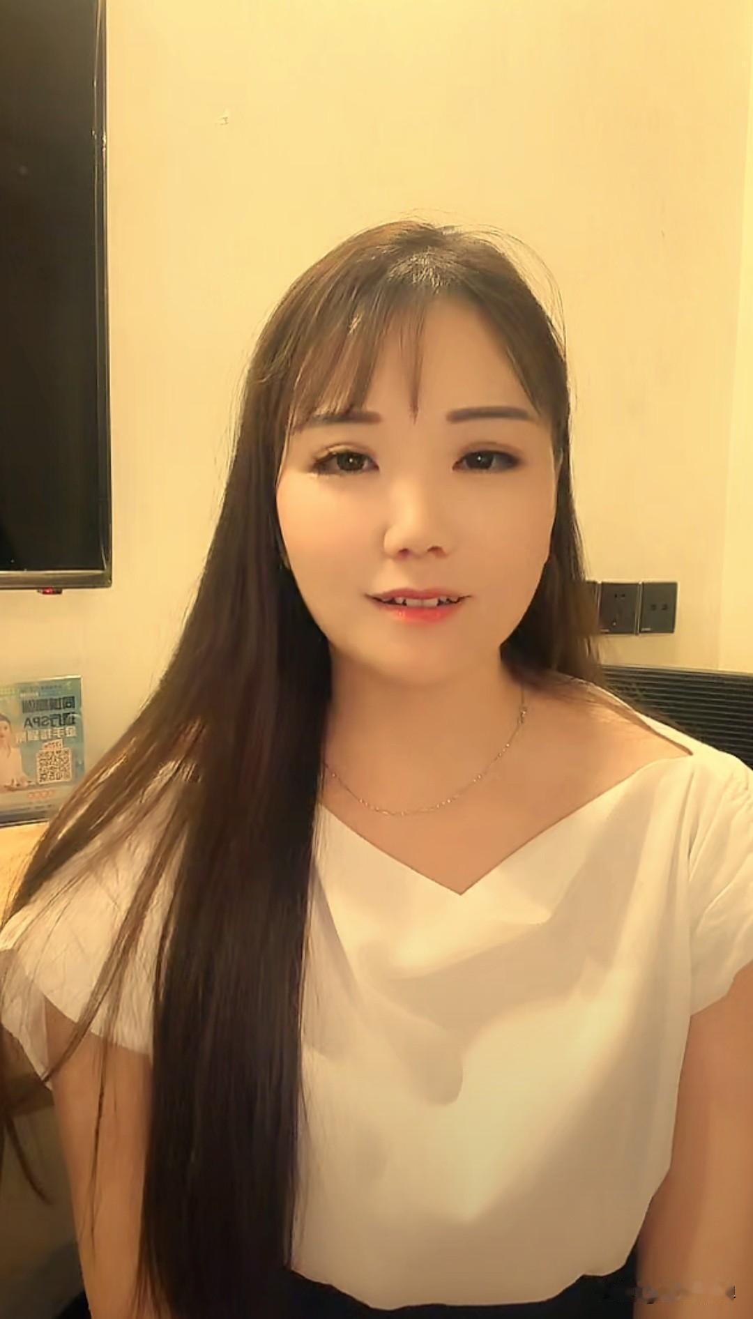 李要得在重庆打了一辆黄色法拉利出租车奔赴拉萨一战成名，拿下西藏文旅的活动第一名。