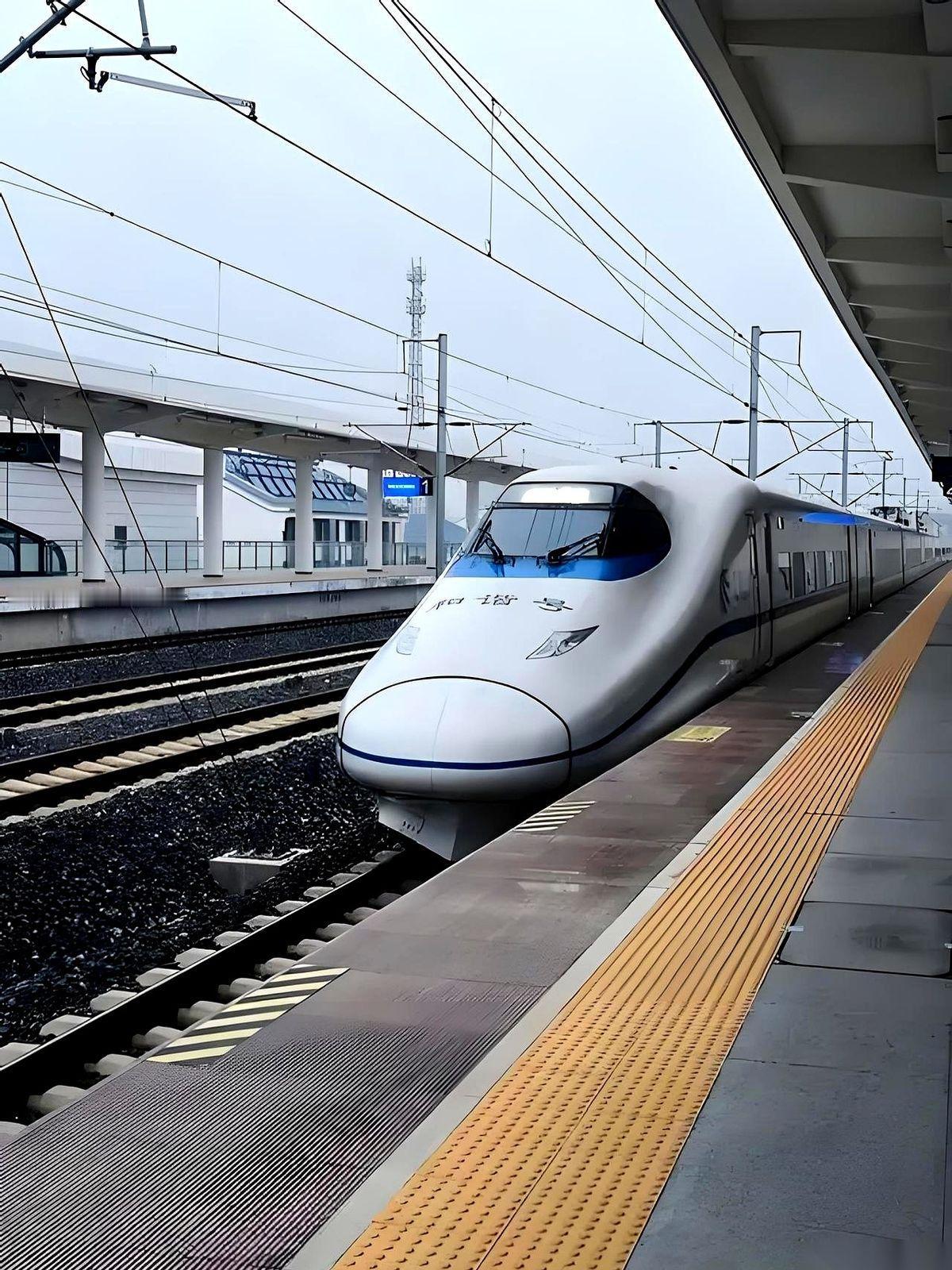 五年了，合肥西站那个大块头，月底终于要开门了。
我猜，肯定好多人心里犯嘀咕：咱不