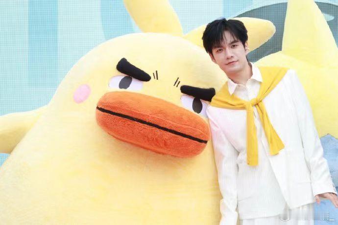 杭州西溪湿地今天全是小洛克没想到张颜齐竟然也玩洛克王国世界，张颜齐游戏宅属性曝光