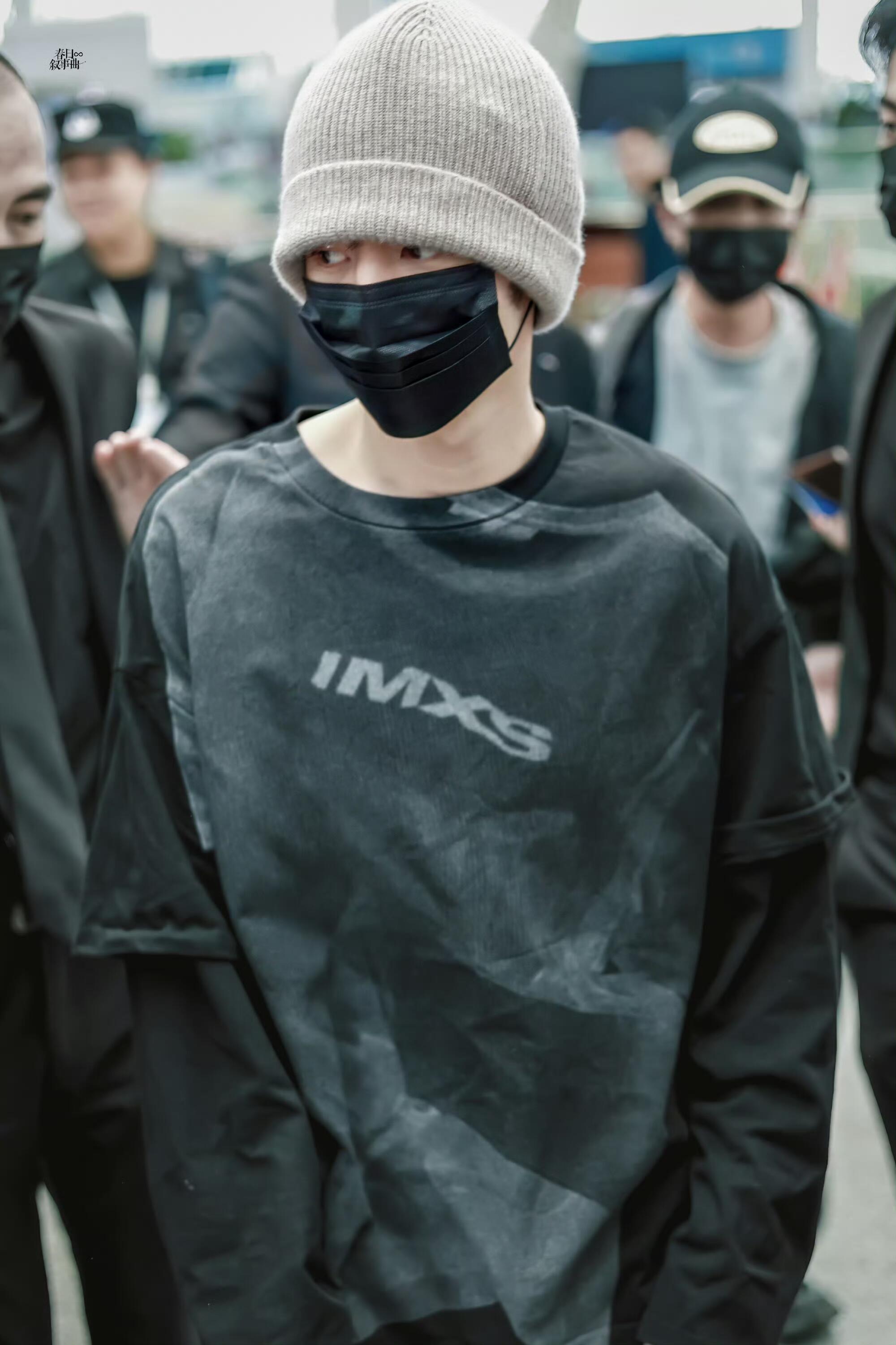 陈哲远吉隆坡接机人气陈哲远吉隆坡机场跟粉丝合影 陈哲远马来西亚到达路透🈶️，接