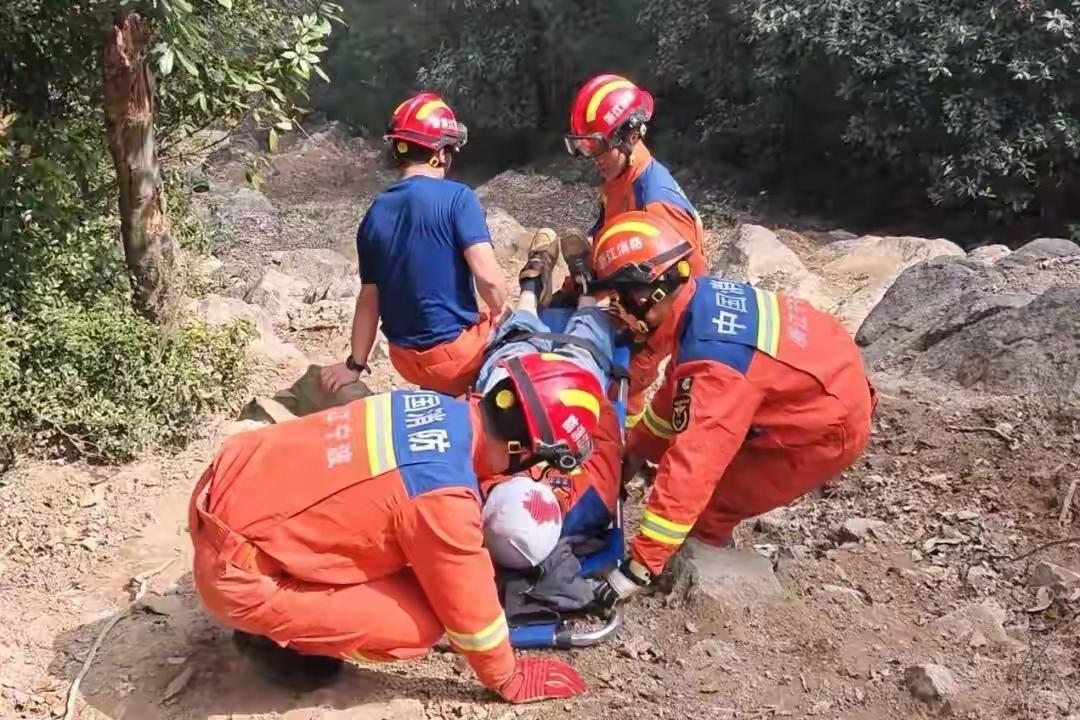 现在喜欢健身和野外徒步的人越来越多，但很多人没有专业的知识和装备，到野外探险爬坡