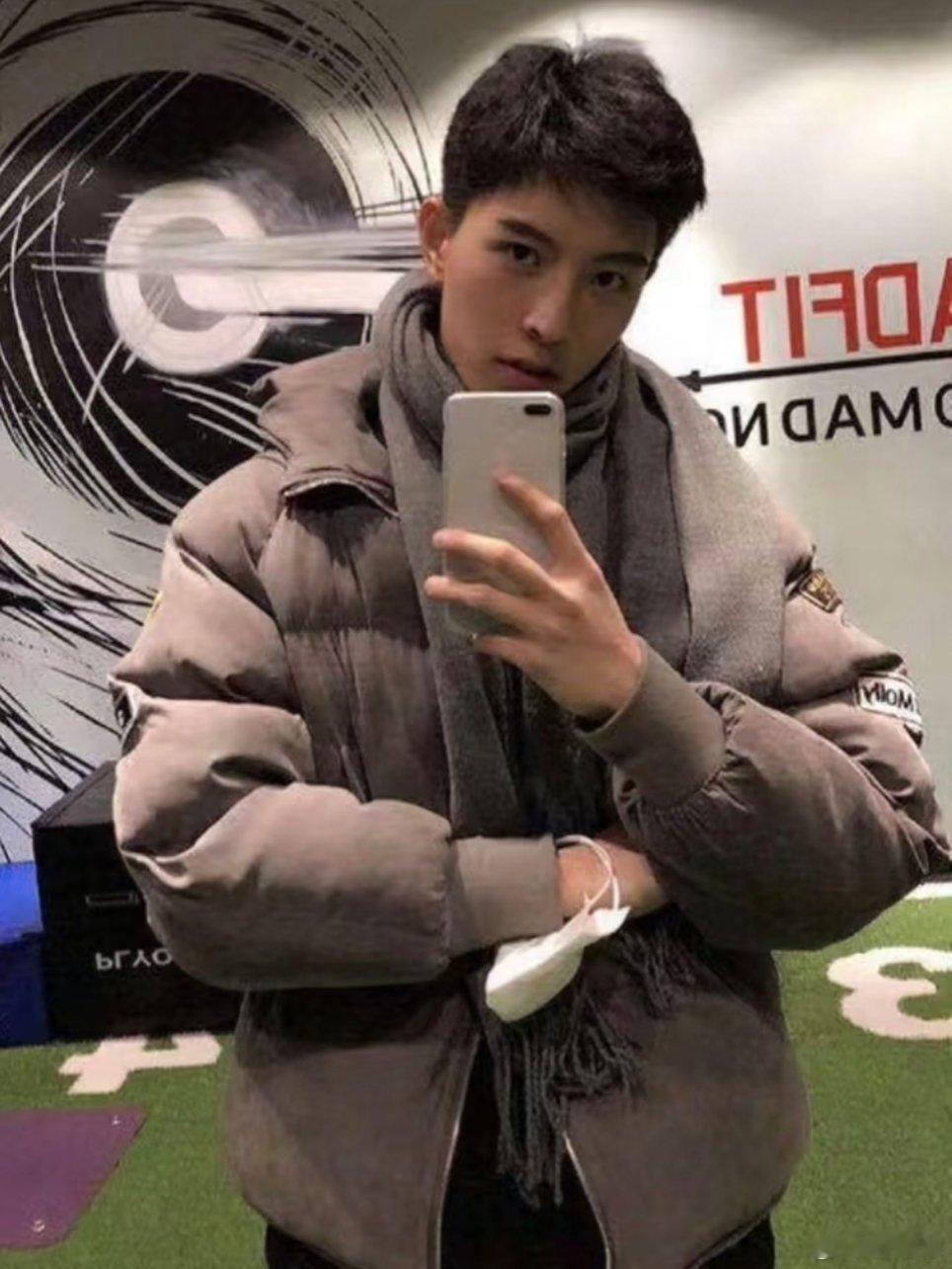 邱鼎杰那些帅气的对镜自拍照合集