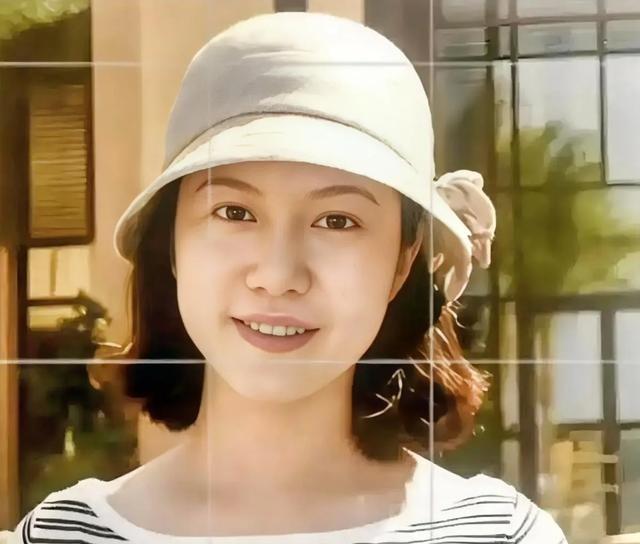 那天晚上刷手机，我正缩在沙发里边啃薯片边看情感博主的帖子，手指头上还沾着油渍。翁