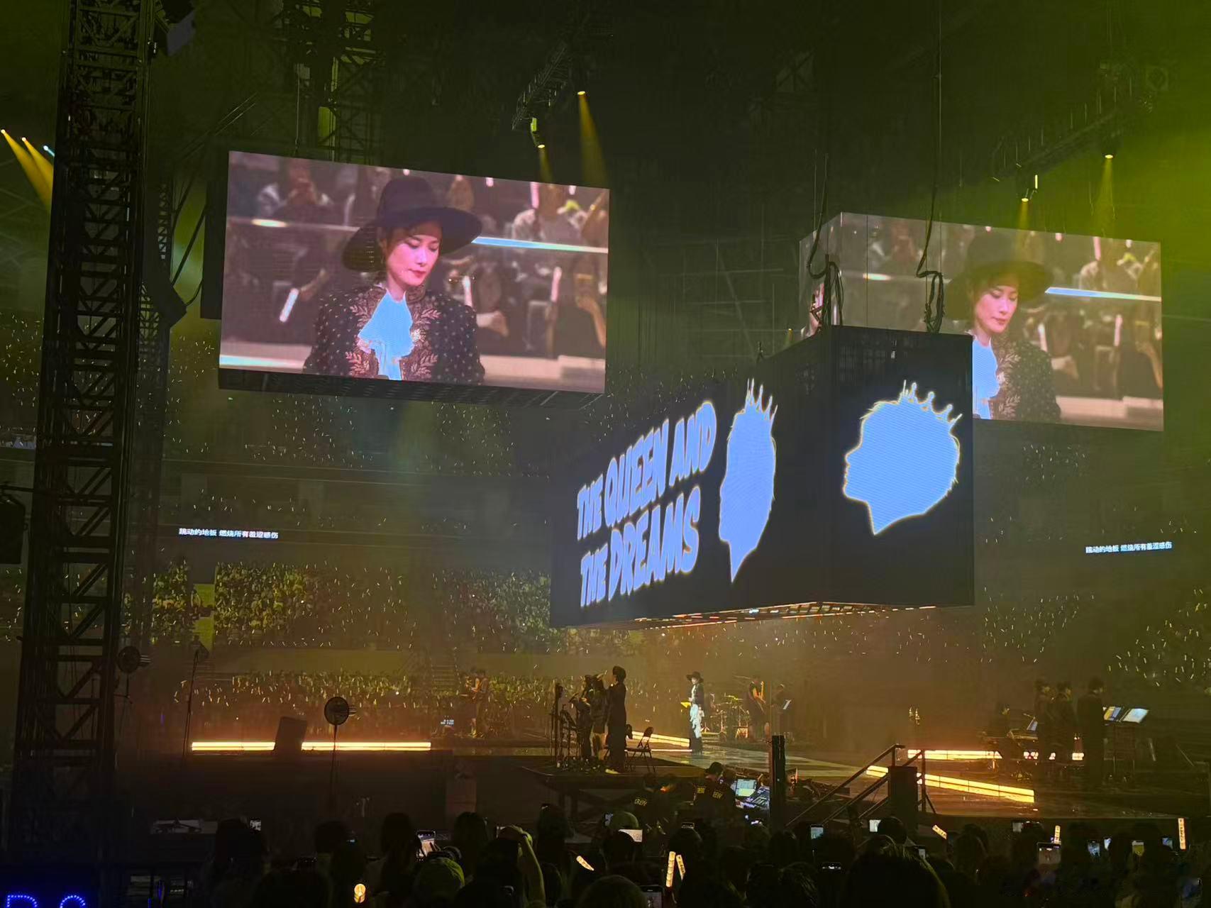 李宇春杭州演唱会 沉浸在李宇春的舞台里真的太幸福了！今晚杭州演唱会上，不管是歌声