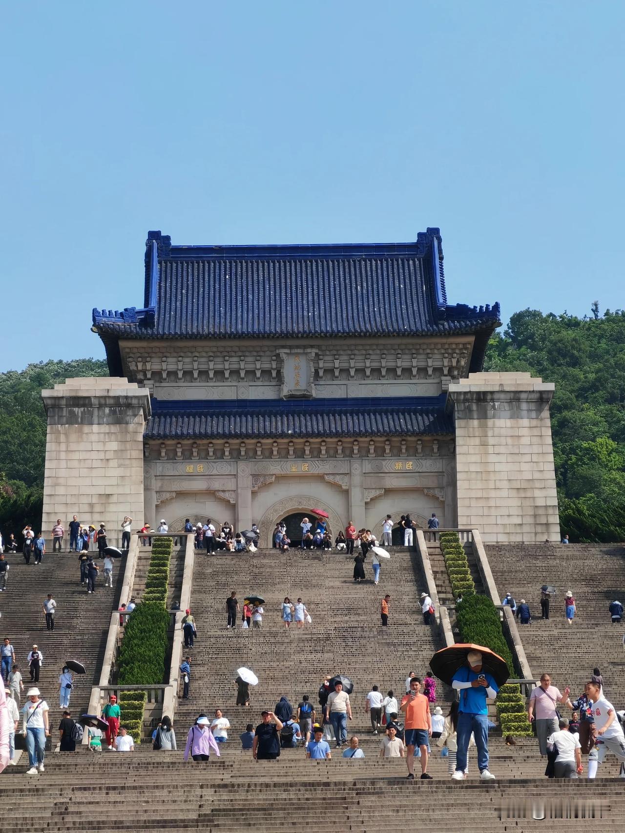 前几天到南京，利用出差间隙，一口气去了玄武湖、总统府、中山陵等景区，又重回夫子庙