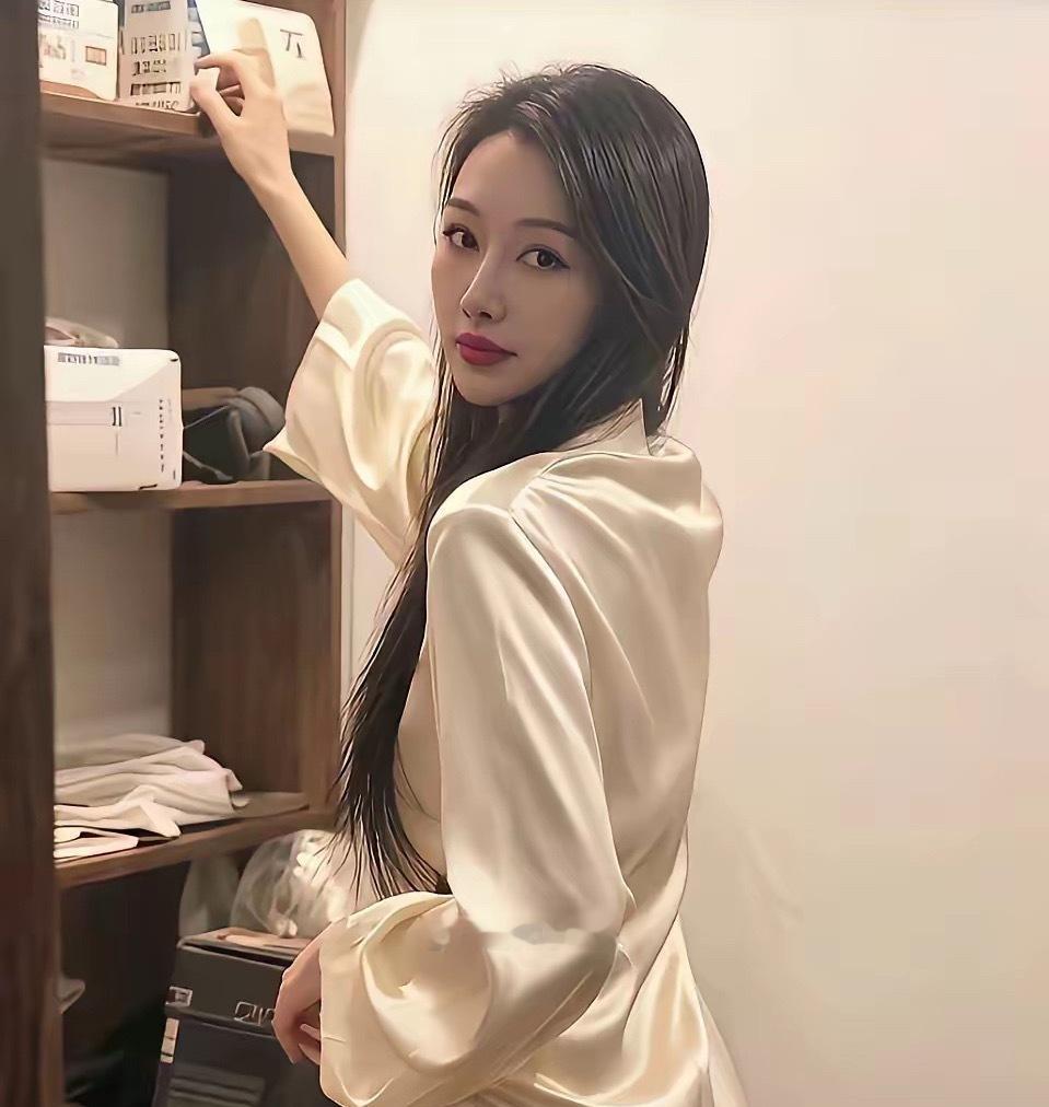 这也太好看了吧，别说是曹操了，就是任何一个人也没办法不喜欢这样的女生吧。这种好看