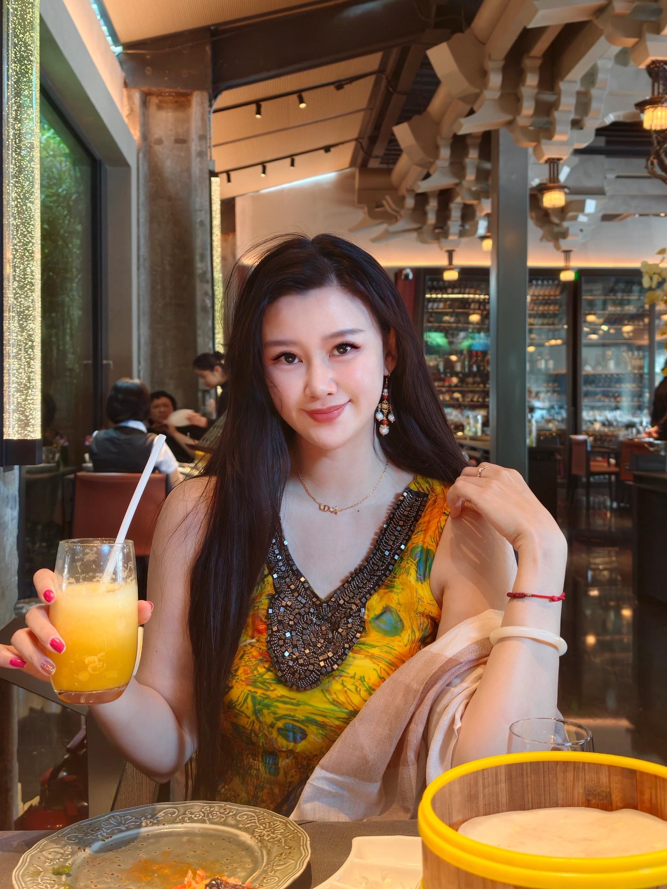 夏天没什么要紧事 就祝你晒够太阳，闻够花香 把夏天过得像夏天🌿