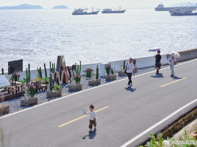 玉环00后把海边候船厅改成了咖啡馆00后返乡创业太有想法！玉环下栈头村，候船厅变