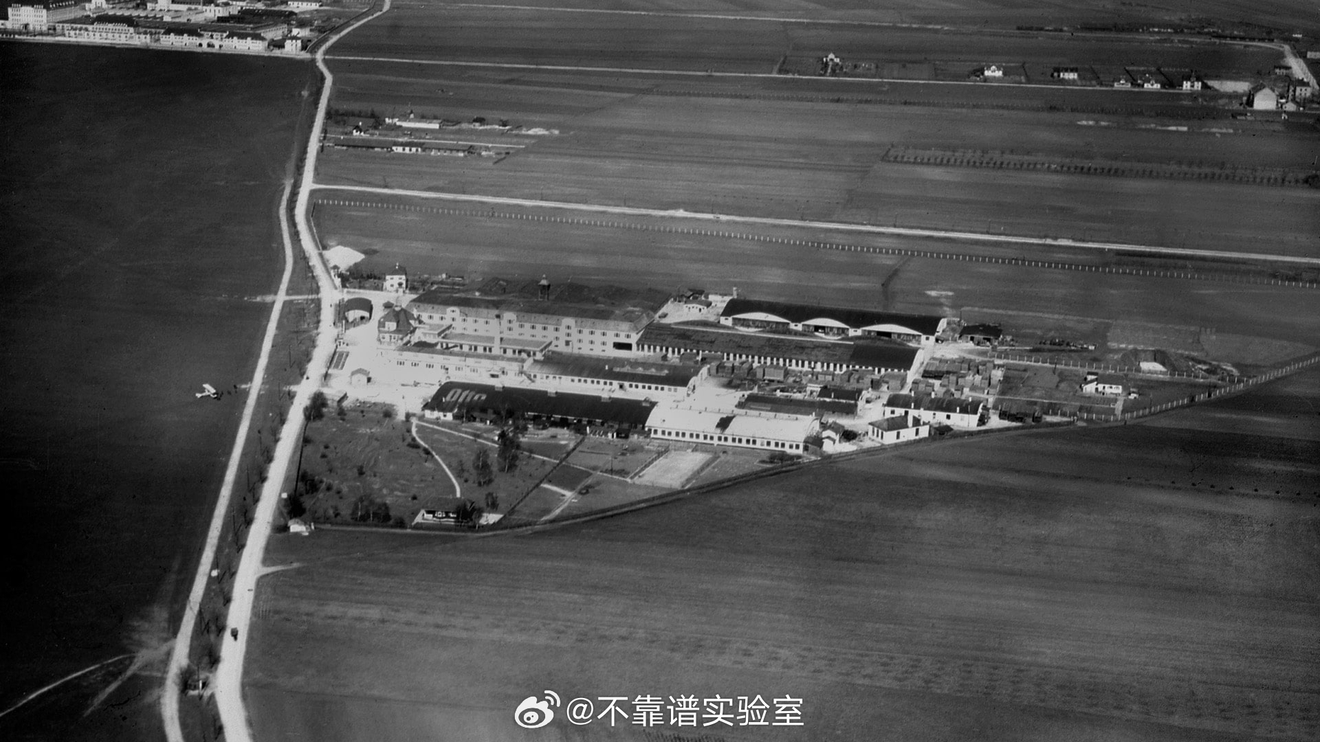 1916年，古斯塔夫·奥托的飞机制造厂并入巴伐利亚飞机制造厂股份公司（BFW）；