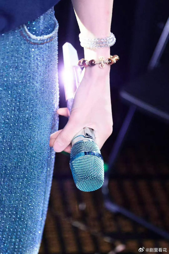 张新成手控福利张新成手控有福了 凭手认人技能get√！张新成这手辨识度绝了，手控