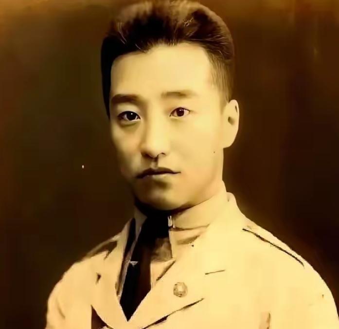 1927年，沈阳城外，一个26岁年轻人，东北军空军少将，刚继承了六千万大洋的家产