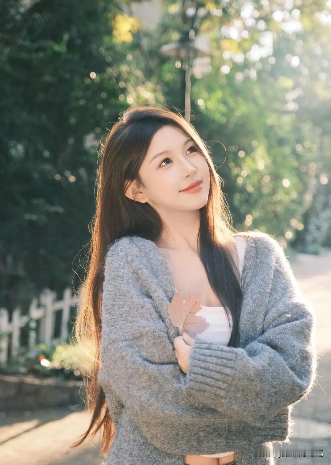 秋冬出片神器！8个随手一摆就高级的pose，直接把氛围感、好身材和气质全拉满！[