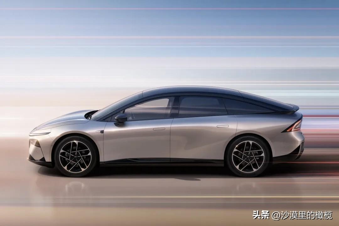 15-20万的预算，买二手纯电轿车，想要品牌，智能，续航全在线，推荐三款顶流车型