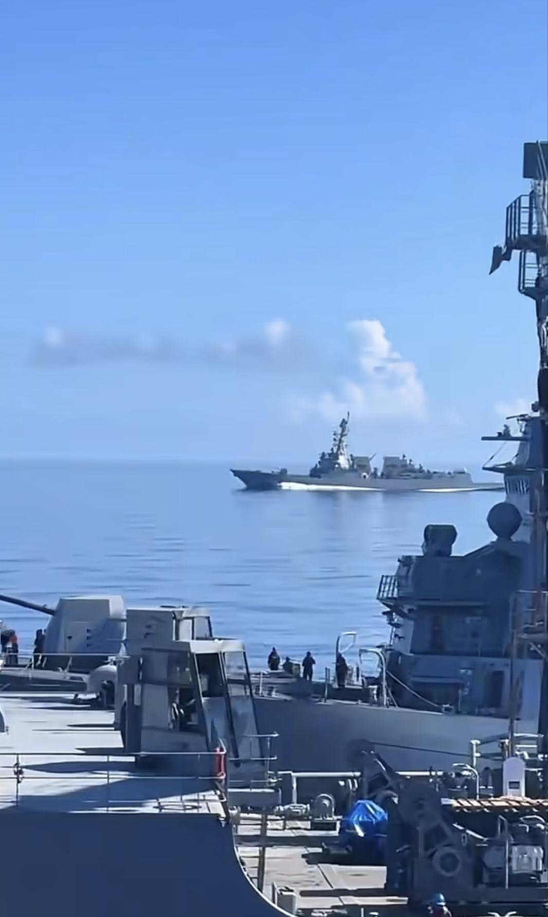 美:阿中你究竟要干嘛
中:咋的了这是
美:你家055要干嘛
中:我家055怎么了