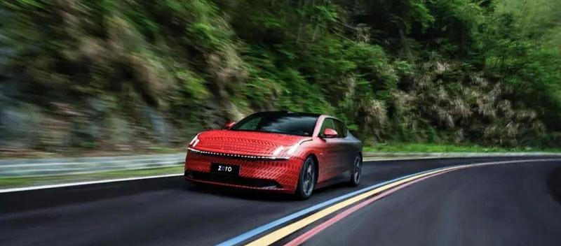 【领克ZERO无伪实车谍照曝光 定位纯电动中大型旗舰轿车】新车内部代号E371，