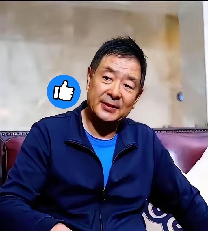濮存昕，72岁，
夜里把自己和94岁的母亲系在一起。
不是什么高科技，不是24小