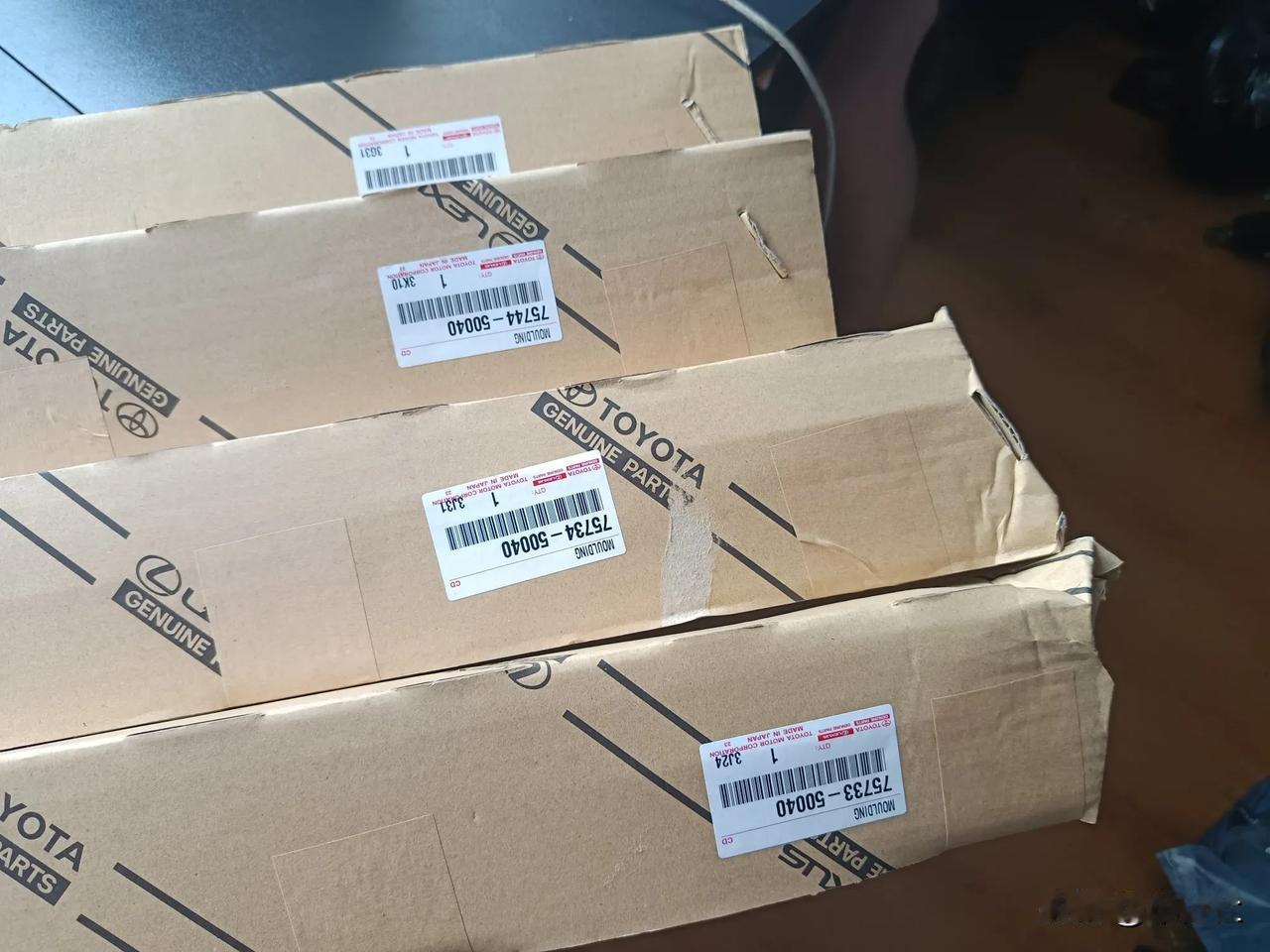 好昂贵的配件，都不敢拆封
雷克萨斯LS400
车门防撞条，一套6条
原厂订货24