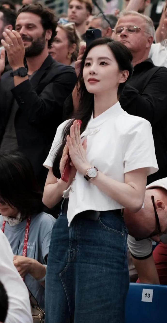 刘诗诗奥运会生图 ，状态好得令人无可挑剔，一张绝美的脸庞，完美的展现在众人的视线