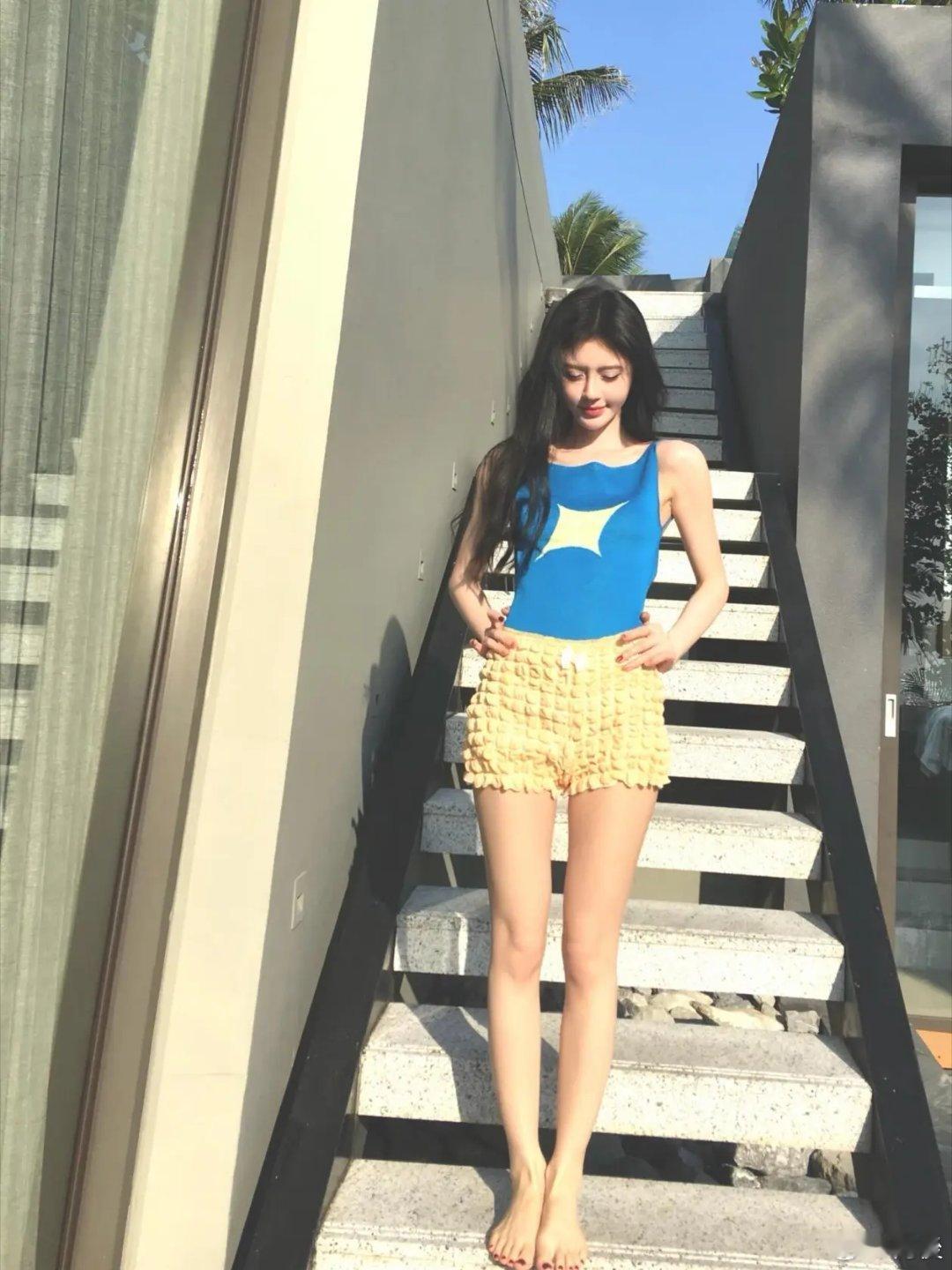 鞠婧祎ins更新新鲜出炉的大美女被美的一跳一跳 