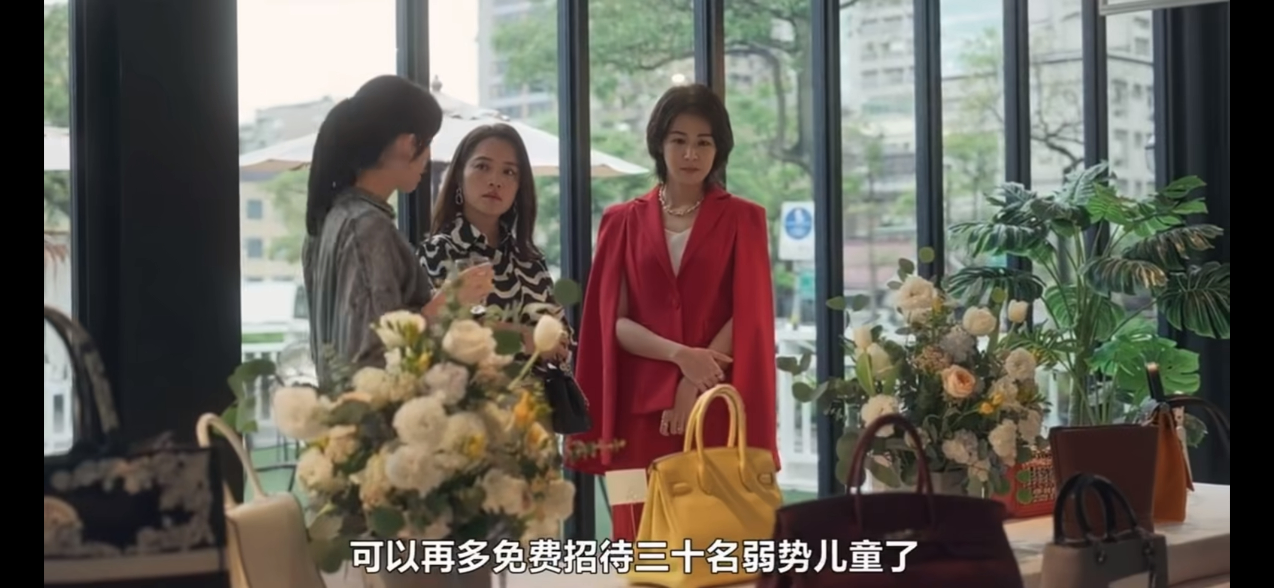 贵妇沛慈来了，曾沛慈客串悬疑剧集《邮票与舒芙蕾》，在剧中本色出演名叫沛慈的贵妇角