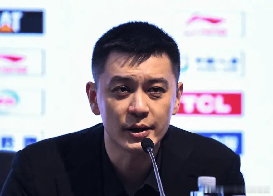 辽宁队新闻发布会杨鸣表示：“首先整场比赛我很满意球员的表现，我们这个阵容调整空间