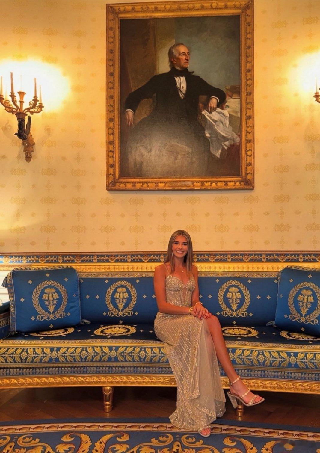 云水袖收江海契，山河列席听瑶琴。 