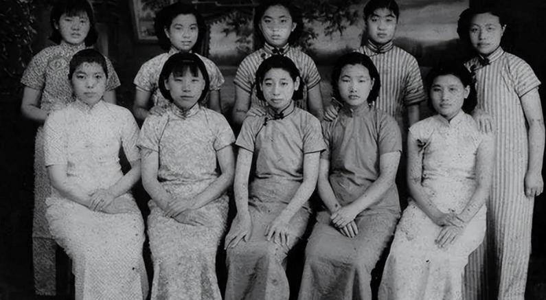 民国“天乳运动”：禁止妇女束胸，发现束胸一次罚款50大洋

在我国的封建社会，女