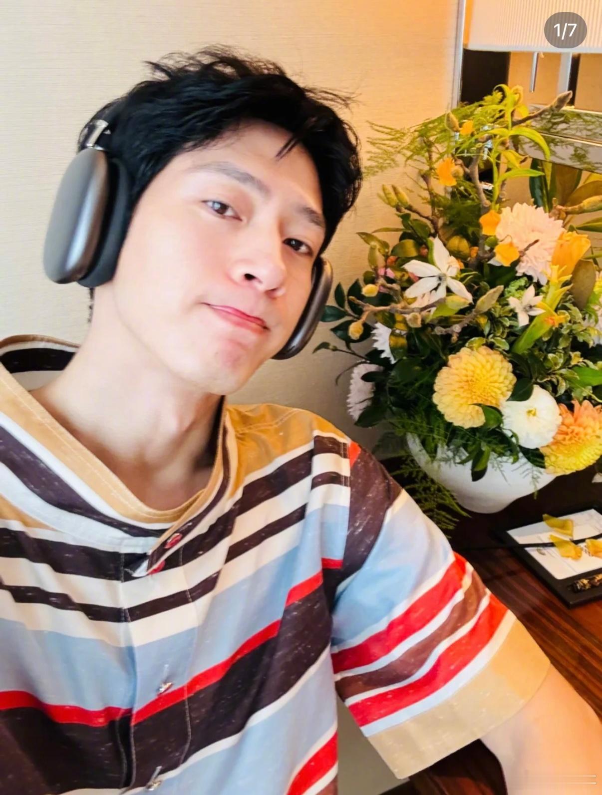 井柏然：《尤其那些要东西的 我就不点名批评了》哈哈哈哈哈一发东西就产生费用的人设