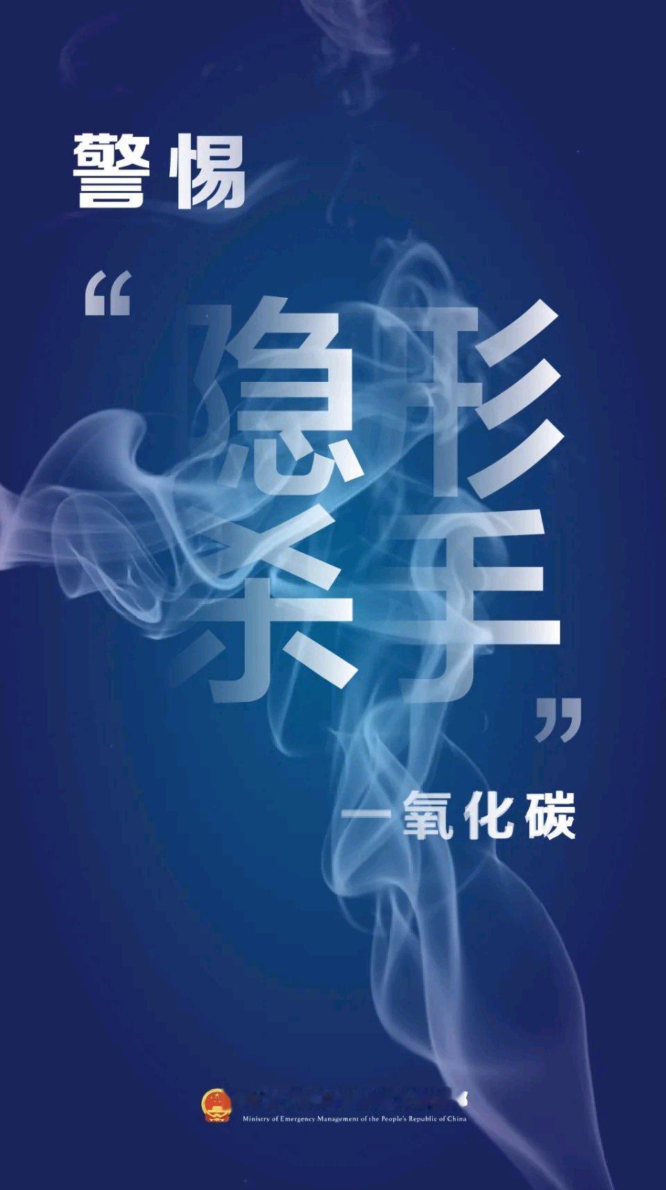 广东清远广连高速隧道内，发生了惊险一幕。一辆车违规停在应急车道，一家三口在密闭空