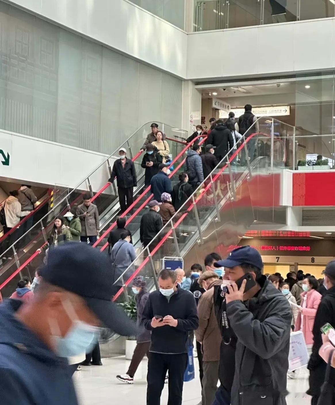 东方甄选YoYo去医院进行一年一度的体检了，发文称：此刻可以完全自由支配自己身体
