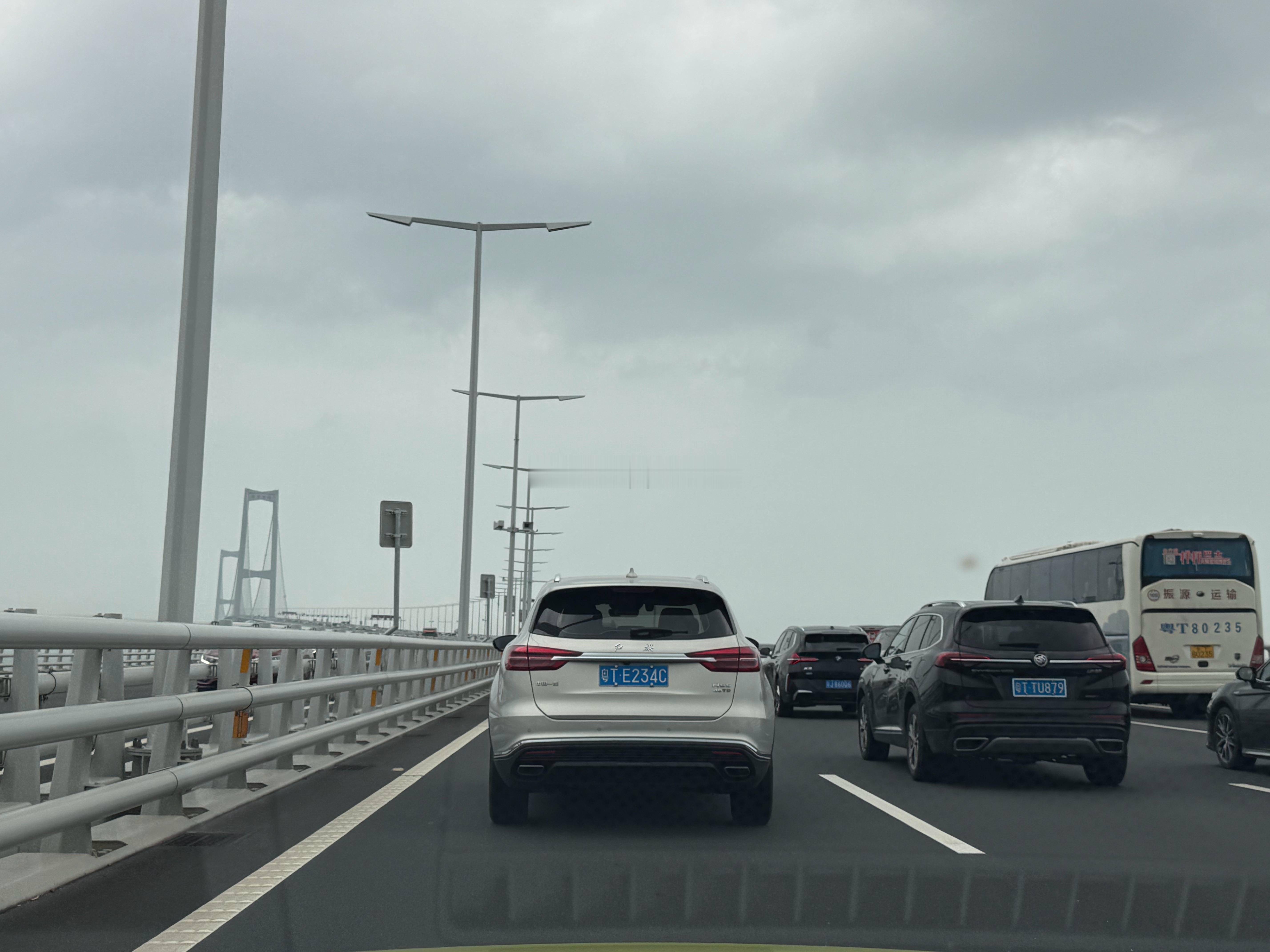 没想到啊，都3号了，深中通道还在堵车！ 广州·深中大桥