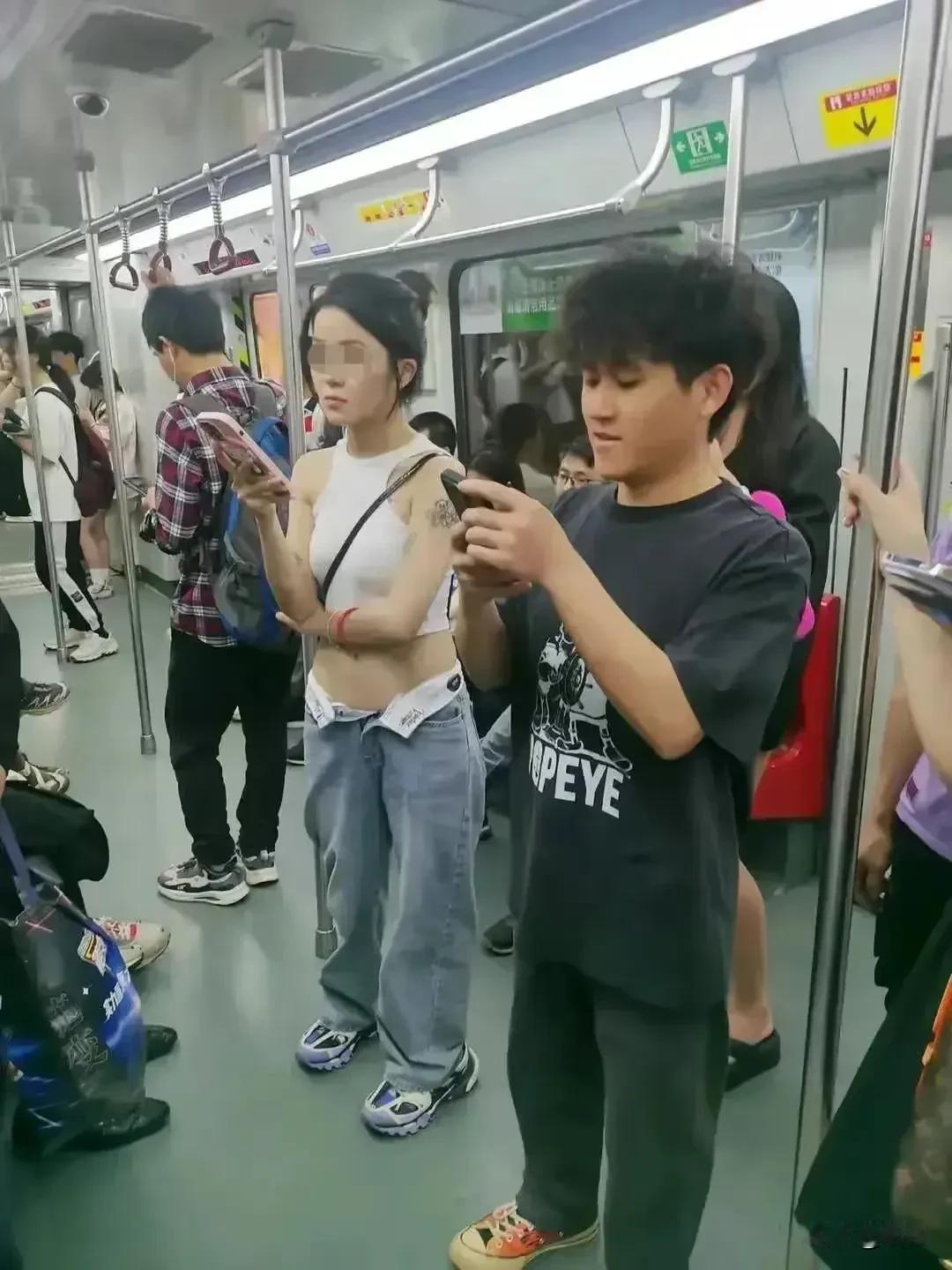 现在的这些女孩子的穿衣风格，真的让人瞠目结舌，就不能好好穿衣服吗？

看到好多新