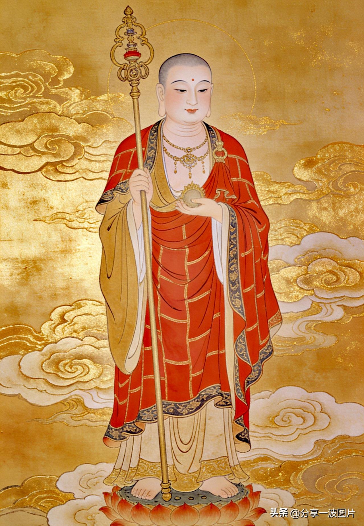 大愿地藏，慈悲渡众，
佛光普照，护佑平生。
愿家人平安，诸事顺遂，
心有善念，步