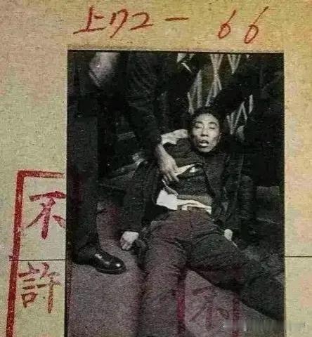 1937年12月，在上海的街头，年仅25岁的孙景浩，成功刺杀了日军，留下了这一张