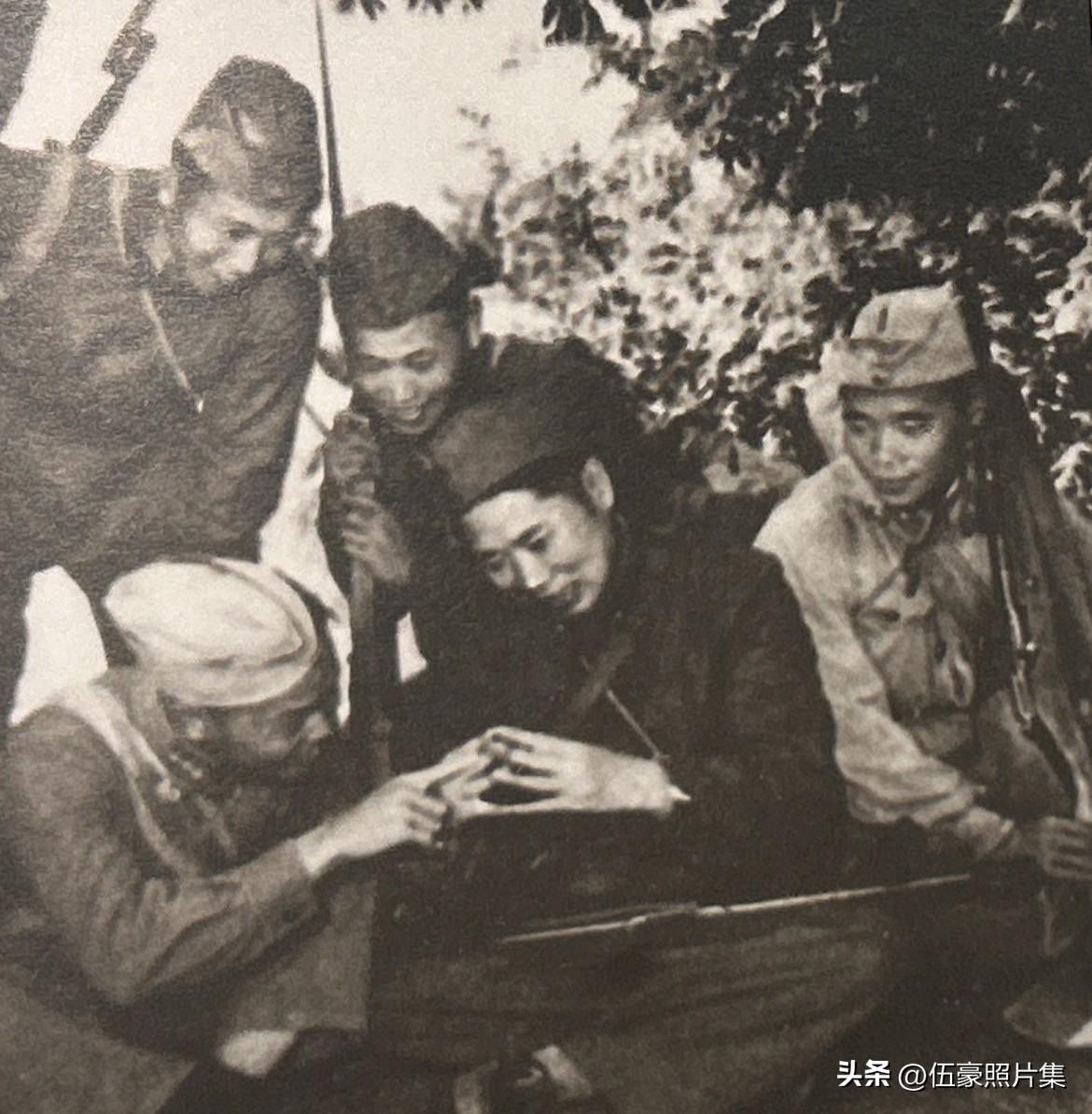 1958年9月，济南军区司令员杨得志上将响应毛泽东主席“干部下连当兵”的号召，化