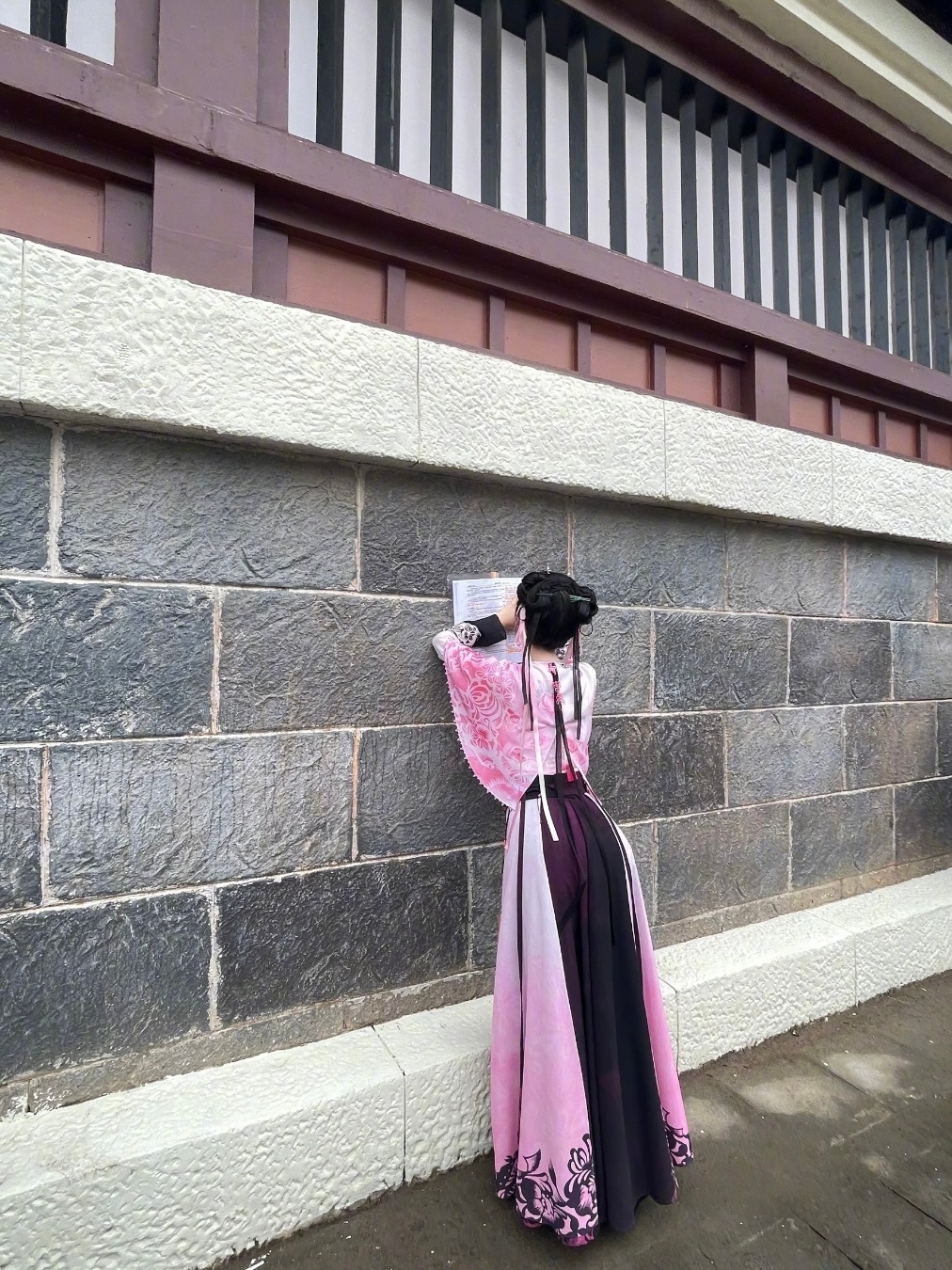 当时看到妙妙这张背影 第一反应孩子腿好长真的是北极巨兔来的 