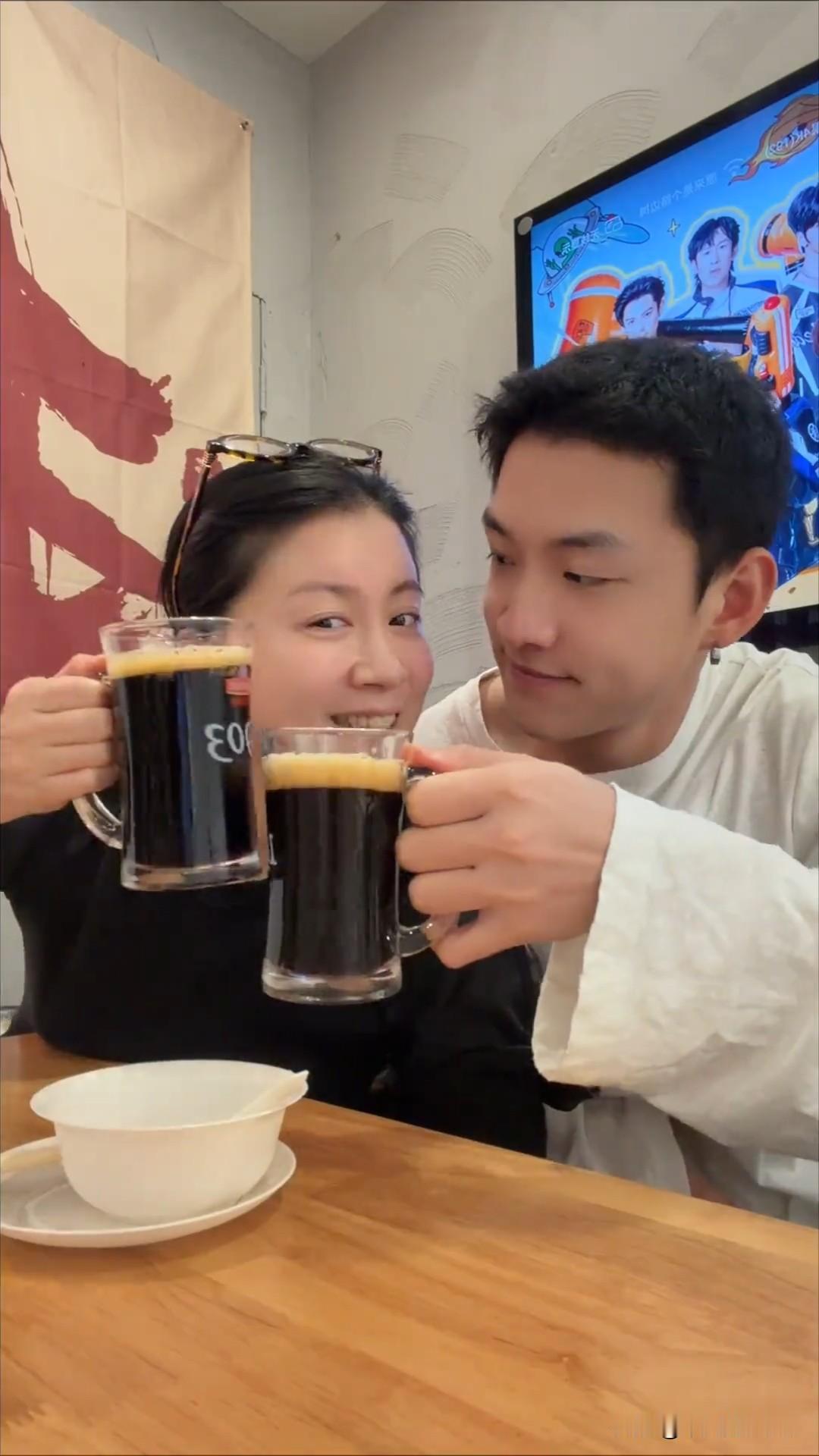 1月10日，李嘉格更新与男友小董的生活日常vlog，并配文“如果幸福是一顿饭，那