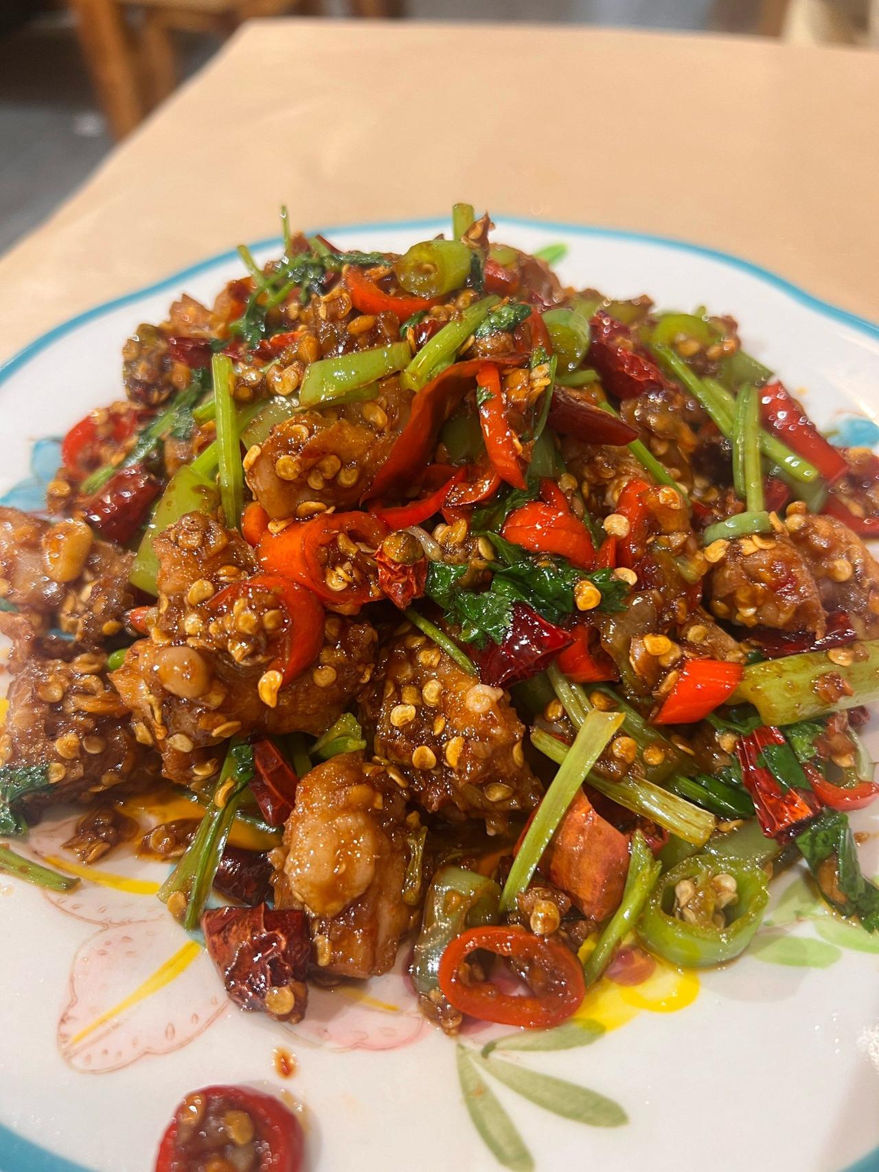 寻味老成都美味，这家口味店好好吃！
成都孔干饭餐厅
美食推荐：
1、内江麻辣兔、