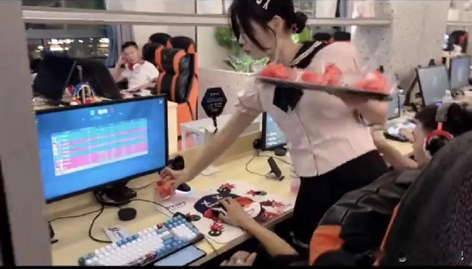 离职有几个月的前同事突然找我，问能不能悄默声的给他重新开个离职证明，离职原因写“