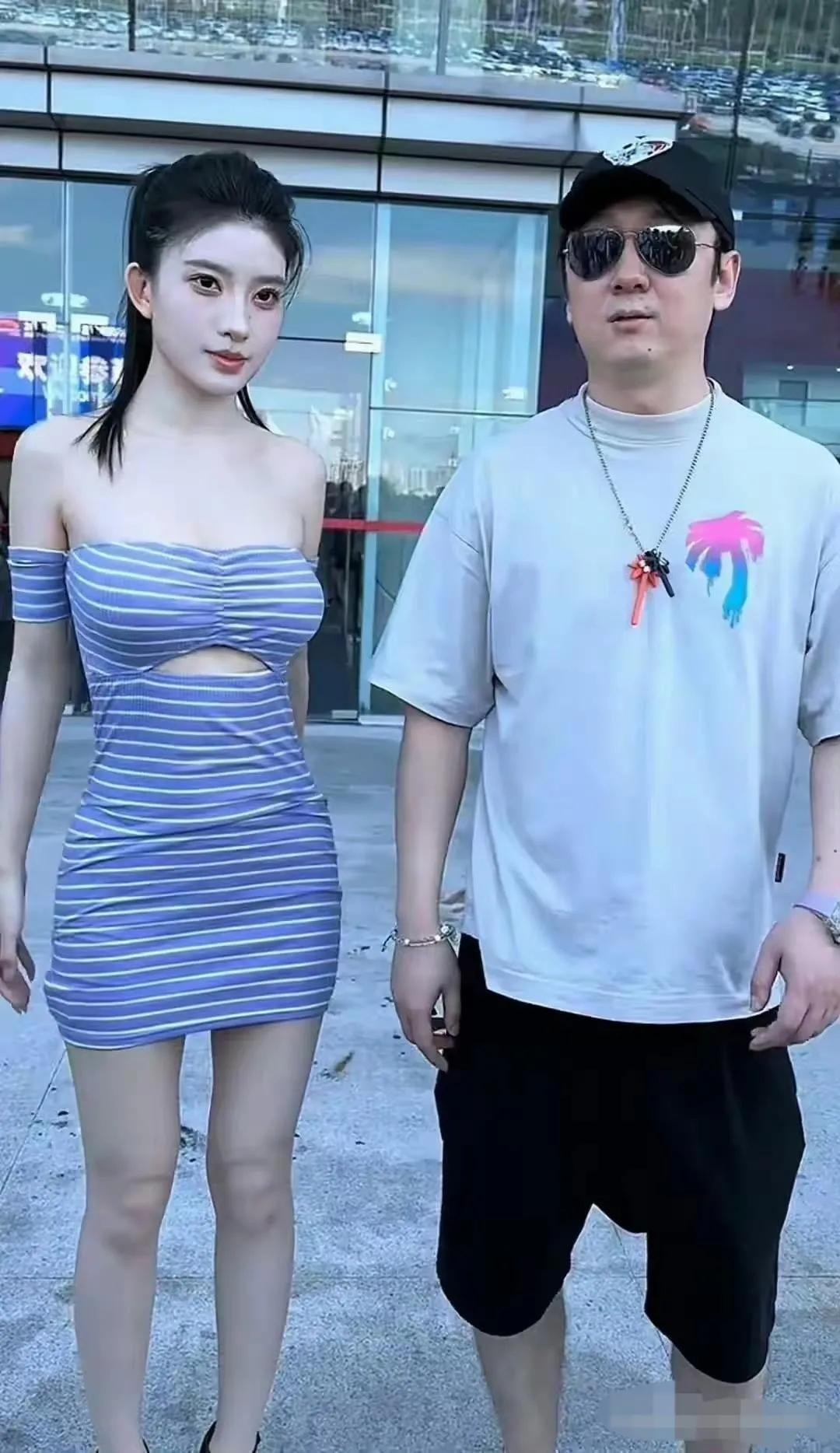看了这几张图片，笑掉大牙了。世界上居然有长得如此像的两个人，而且撞脸的还是“校长