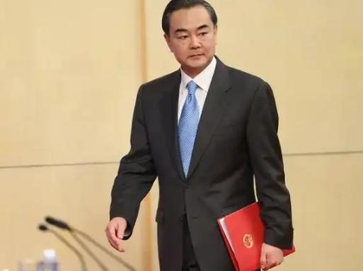 日本为何不敢接招？很多人以为这是外交上的“冷处理”。错了！真相是，王毅部长在慕尼