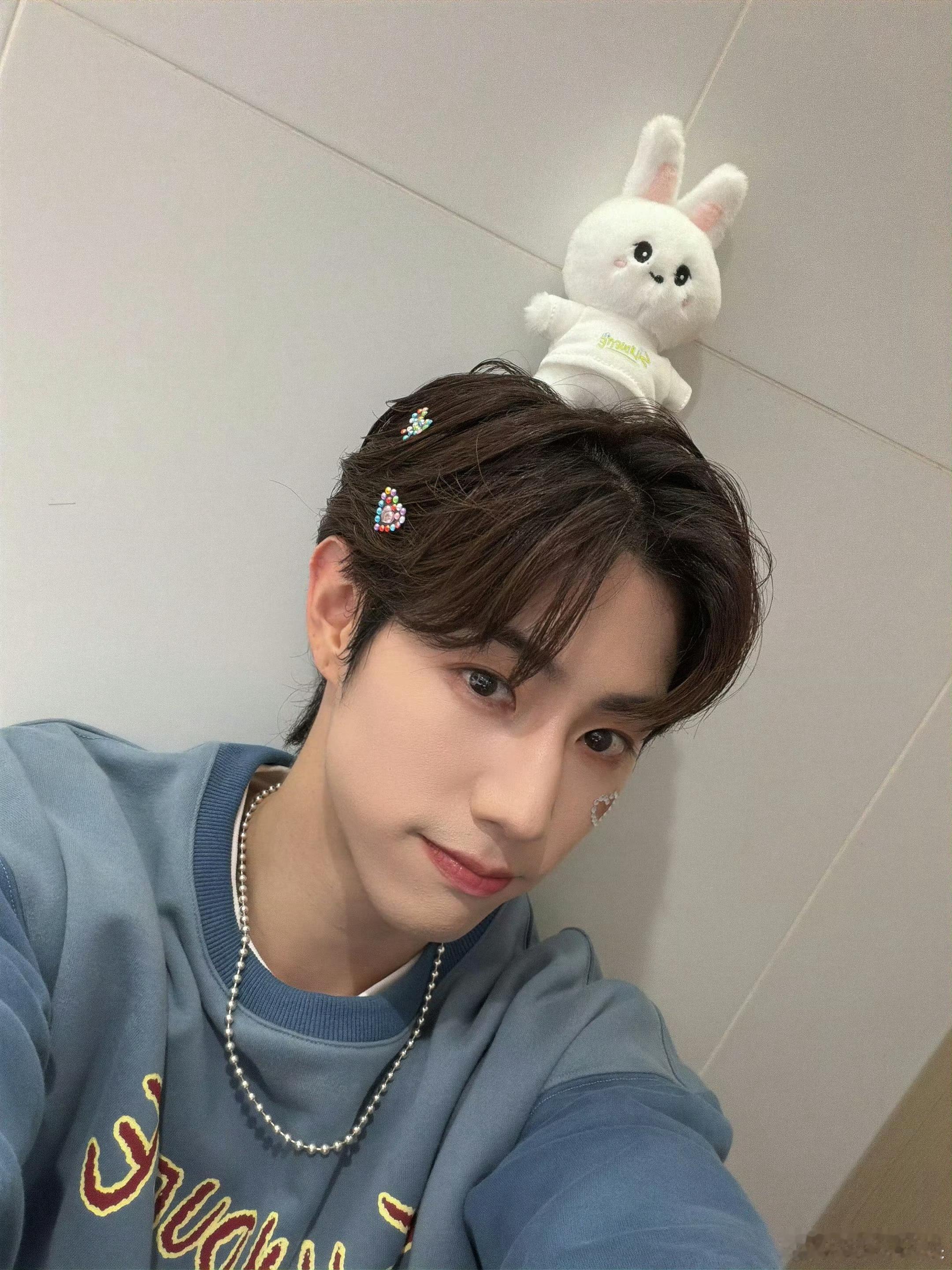 喵娲娲带你近距离见自担喵娲娲 你的微博之夜前线人脉 许愿 能让kpop艺人来微博