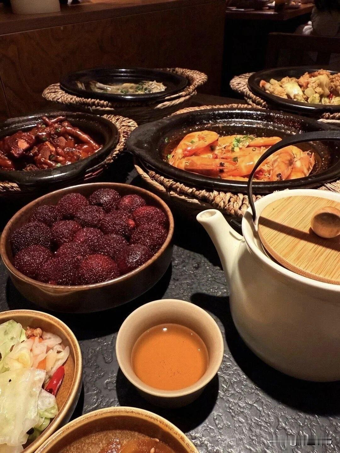 经常做饭的人，偷偷藏着的15个厨房黄金秘诀
 
1、煮饺子水里加点盐
 
水开下