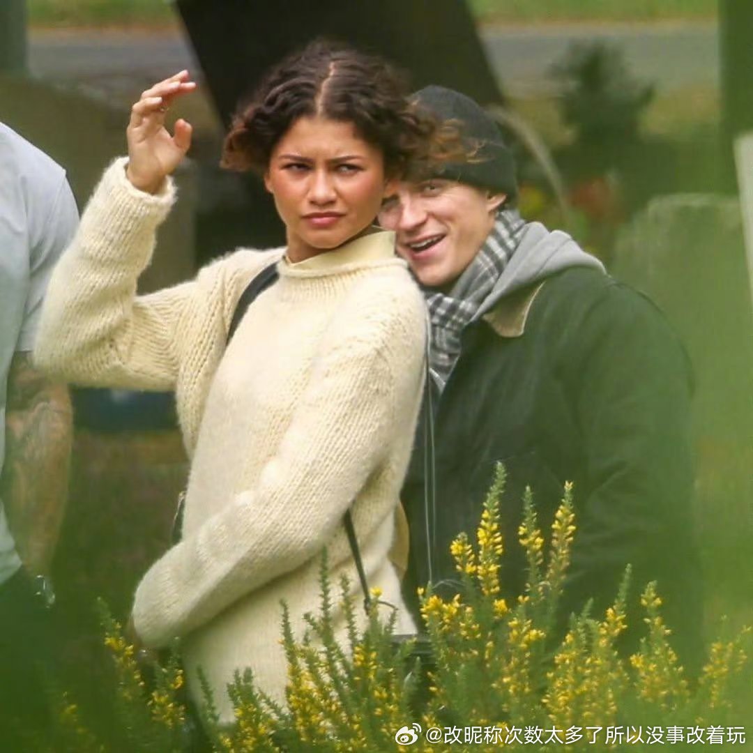 赞达亚荷兰弟结婚虽然女方稠男方也不帅但是头部女想找匹配的对象在哪儿都挺难的不错了