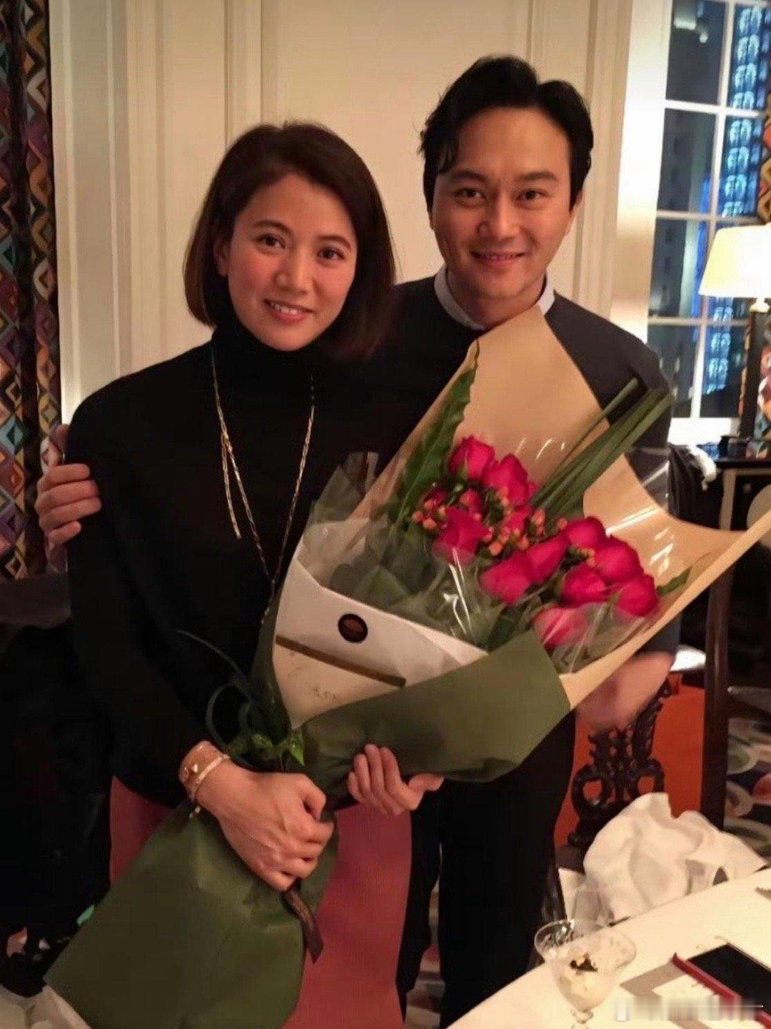 袁咏仪不爱买包张智霖也害怕张智霖给老婆袁咏仪树立起的买包人设让网友记忆深刻。张智