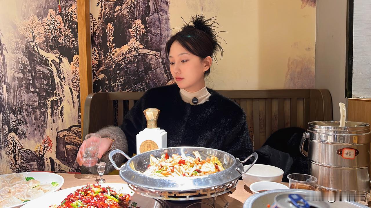 2024年的最后一天，大家陪谁一起跨年呢？[玫瑰]
我反正是在陪客户，又是喝醉的